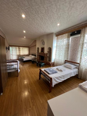 Отель Twins Guest House  Батуми